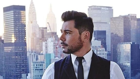 Miguel Poveda zanja la polémica por los insultos homófobos