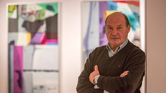 Andrés Izquierdo posa durante la inauguración de la exposición este jueves.