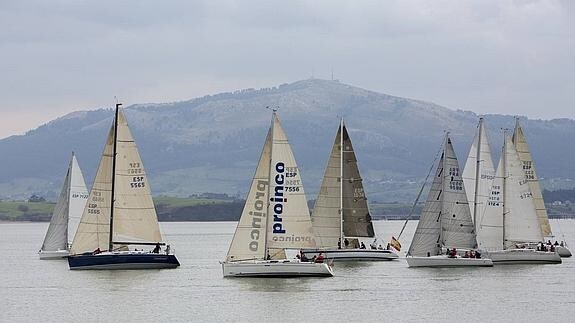 La prueba se ha realizado en aguas de la bahía de Santander. 