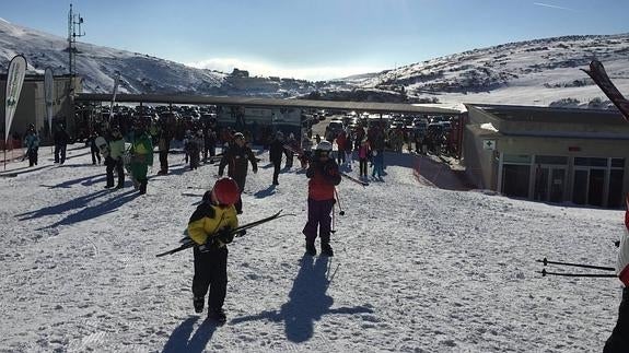 El día ha amanecido soleado en Alto Campoo