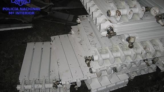 Radiadores intervenidos al detenido.