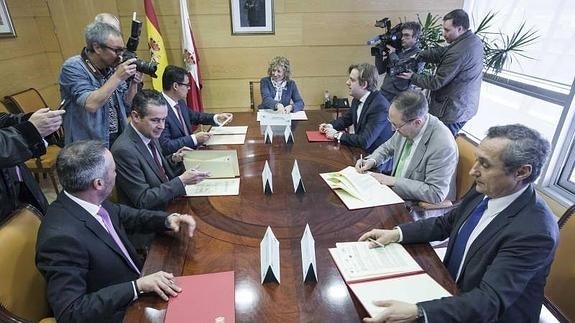 Firma del convenio con las empresas suministradoras de energía.