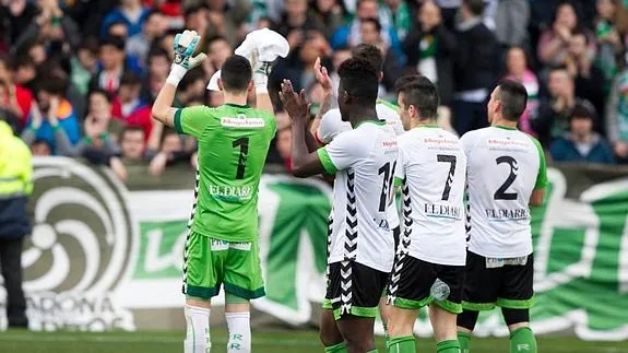 Óscar Santiago, Coulibaly, Granero, Óscar yBorja San Emeterio saludan a los aficionados