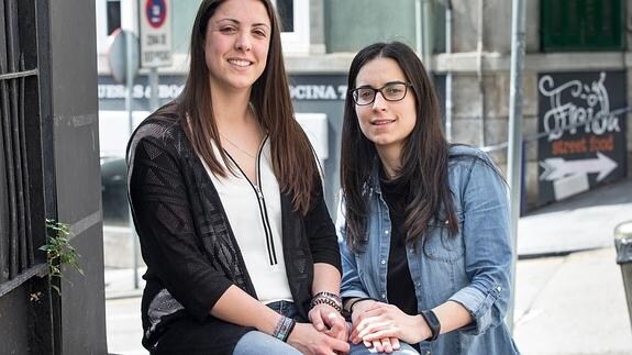 Clara Pedraja y Cristina Castillo, las enfermeras especializadas en sexología que dan las charlas a los alumnos.