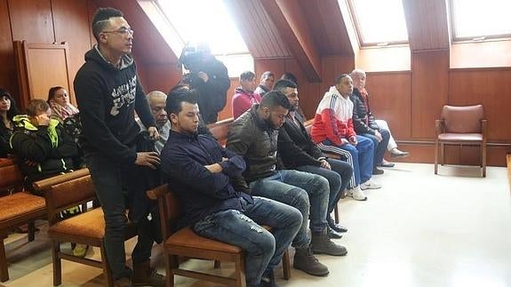 Los acusados, este martes por la mañana en la Audiencia de Cantabria.