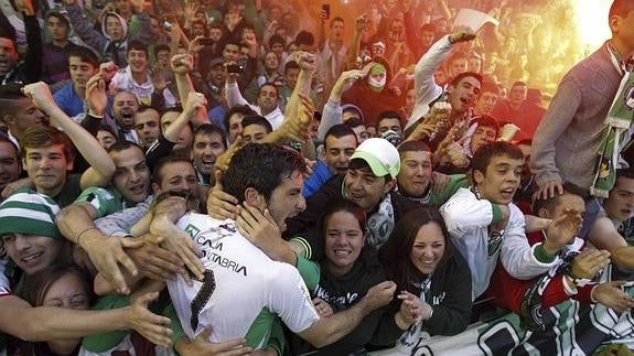 Celebración del último ascenso. El Racing debe estar al día en sus pagos para regresar a la LFP.