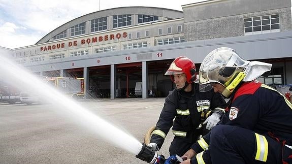 La plantilla de bomberos cuenta con cinco nuevos efectivos para los próximos cuatro meses