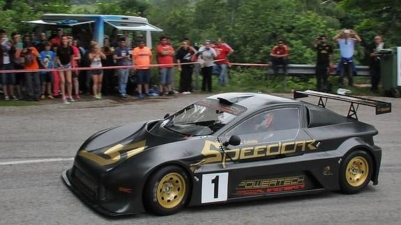 Juan Castillo pilota su Speedcar durante la última Subida a La Braguía. 