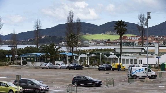 Un contrato entorpece la intención de Costas de derribar el Tiburón de Laredo