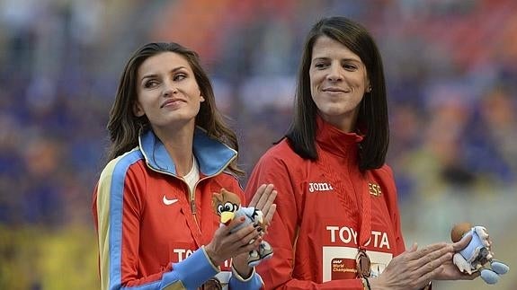 La atleta rusa Anna Chicherova y la española Ruth Beitia.