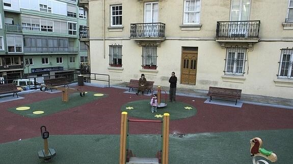 Parque infantil en la Plaza de La Leña.