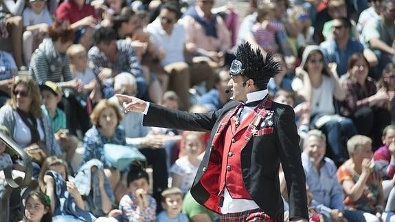 La magia provoca más de 25.000 sonrisas en la calle