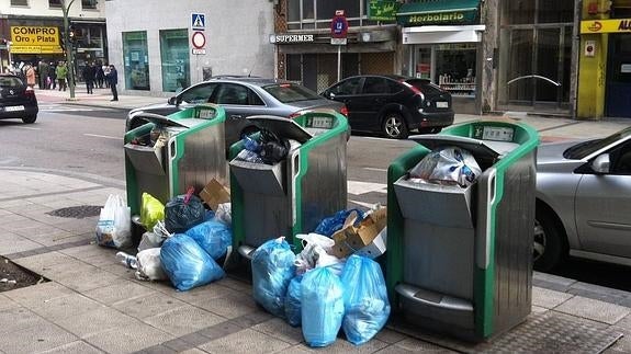 Multa por tirar la basura fuera de su sitio