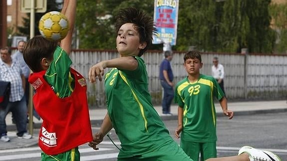 Los participantes practicarán balonmano, idiomas y también otras actividades complementarias