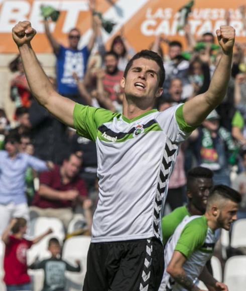 Álvaro Peña celebra el gol marcado por Óscar Fernández frente al Coruxo.