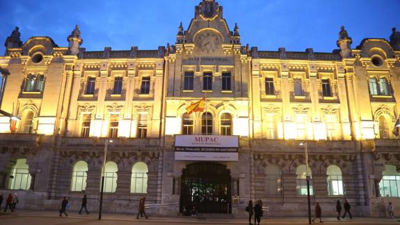 Fachada principal del Ayuntamiento de Santander.