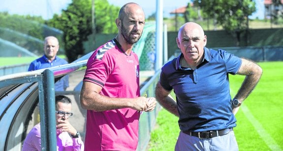  Manolo Higuera, presidente del Racing, confía en que hoy pueda contar con Ángel Viadero como entrenador y comenzar el nuevo proyecto. :: roberto ruiz