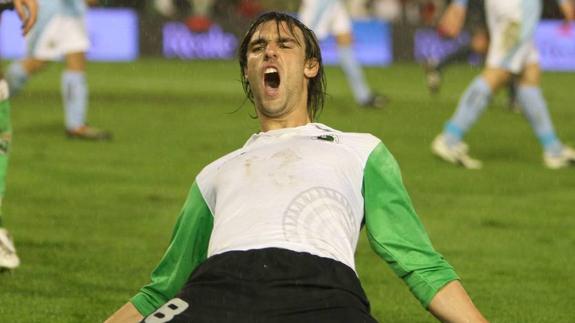 Valera, en la celebración de l Racing a la UEFA. 