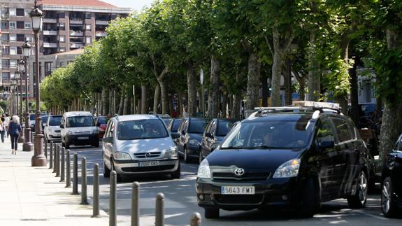 La avenida de España podría ser una de las zonas afectadas por la regulación de aparcamiento.