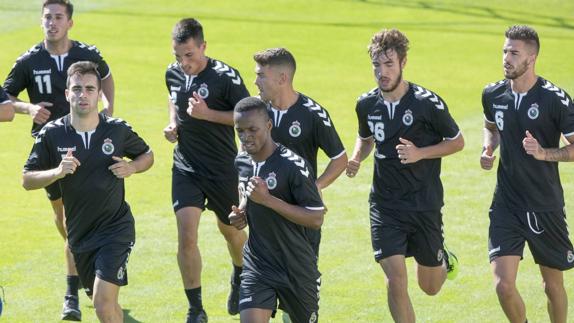 El conjunto cántabro jugará el último partido a domicilio frente al Izarra.