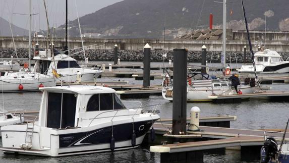 Puerto deportivo de Laredo.