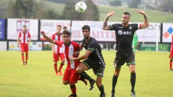 El Racing no pudo pasar del empate en Villaviciosa.