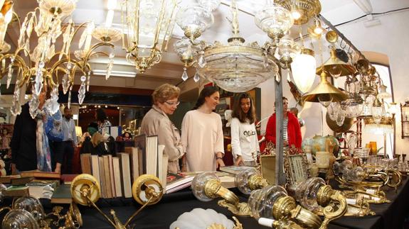 El público ha llenado el recinto ferial durante todo el fin de semana a la caza de antigüedades