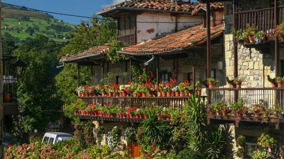 Estos son los aspirantes al título 'Pueblo de Cantabria 2016'