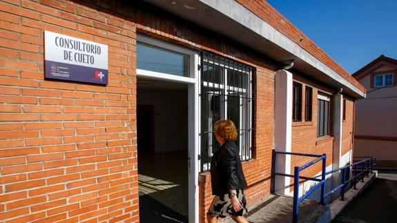 El consultorio de Cueto se ubica en la calle Camus. 