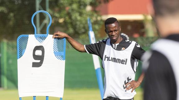 Mamadou Koné, en el entrenamiento de ayer.