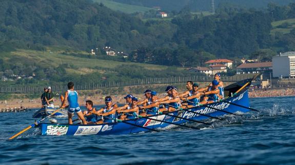 Astillero mejoró sus prestaciones en Zarautz para conseguir su mejor puesto en esta Liga ACT en una regata de mar.