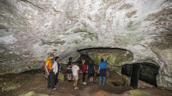 Entrada a la cueva de Chufín.