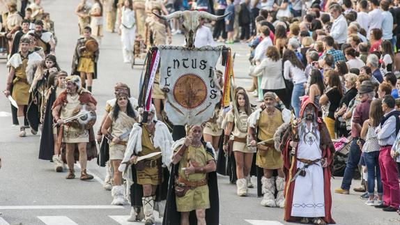 Desfile por la Avenida Cantabria en las Guerras Cántabras de Los Corrales de Buelna