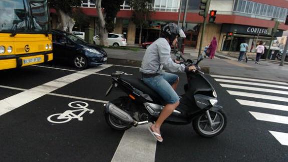 Motorista en la ZAM, en las palmas de Gran Canaria.