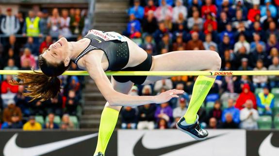 Ruth Beitia pasa por encima del listón en los Bislett Games de Oslo, reunión de la Liga de Diamante de este año que ganó.