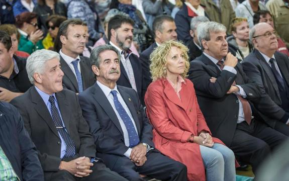 Revilla y Tezanos con otros miembros del Gobierno en la celebración de La Bien Aparecida.