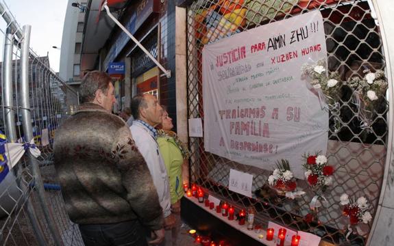 Aimin Zhu, el tendero chino fallecido, regentaba un supermercado situado en la calle Ceferino Calderón.
