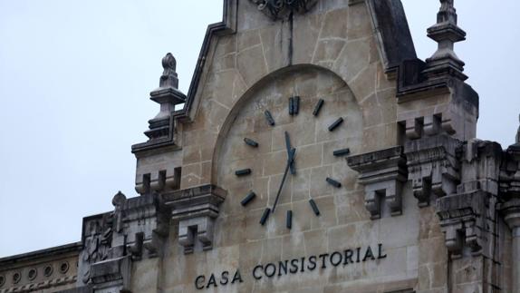 El reloj fue fabricado en Londres en 1798 e instalado en Santander en 1840.