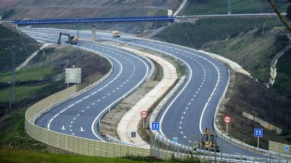 Vista a las obras de la autovía A-8, del tramo Solares-Torrelavega