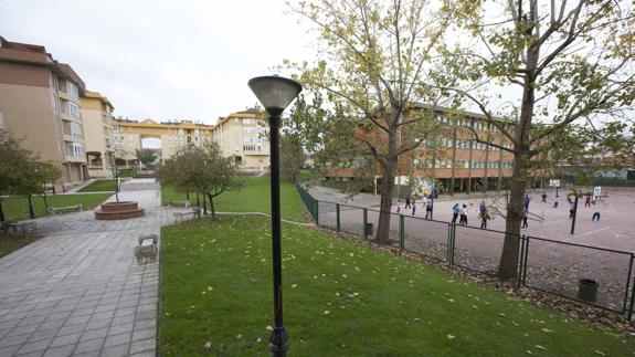 Entorno de la urbanización Tres Robles de Muriedas, donde se hicieron los trabajos. 