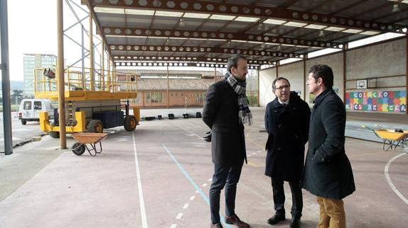 Cruz Viadero, López Estrada y Sánchez durante una visita a las obras el pasado invierno