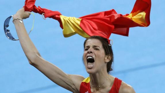 La cántabra Ruth Beitia, eufórica, nada más ganar su oro olímpico en Río de Janeiro.