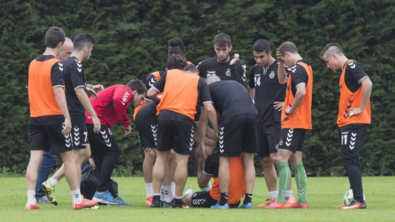 El futbolista se ha lesionado esta mañana en La Albericia.