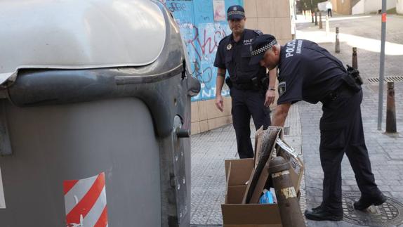 La unidad especial de medio ambiente de la Policía Local, durante una de las patrullas realizadas en el centro de la ciudad.