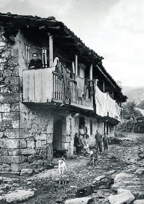 Esles. Barrio El Arroyo. Se desconoce el año en que está tomada la fotografía.