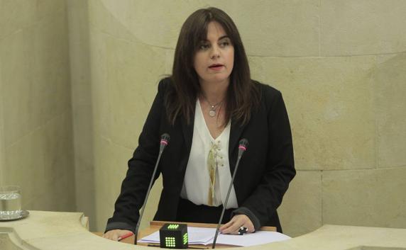 La portavoz socialista Silvia Abascal durante una comparecencia en el Parlamento.