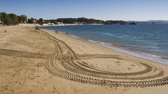 Vista de la playa de La Magdalena, donde se están realizando ya la batimetría y la caracterización de materiales de dragado.