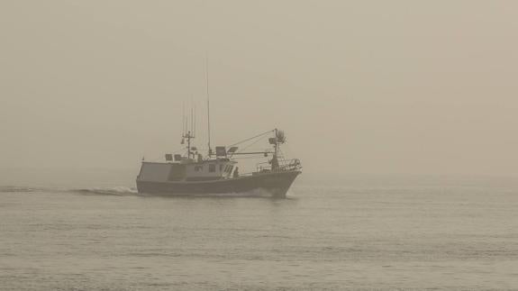 Los barcos también tuvieron problemas por la falta de visibilidad. 