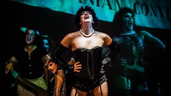 Uno de los actores del montaje musical, que entorno a la película ‘The Rocky Horror Picture Show’, se ofecerá este jueves. 