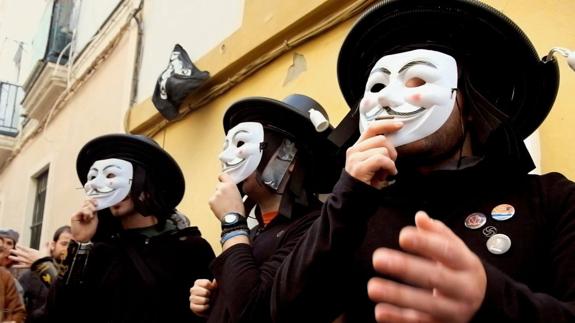 Fotograma del documental ‘Fiesta de los locos’ que se prestrenará hoy en la Filmoteca de Cantabria. 